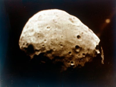 フォボス。 作： NASA Images