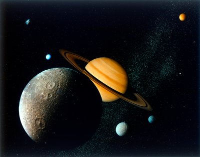 ボイジャー 1 号の土星系、1980 年代。 作： NASA Images