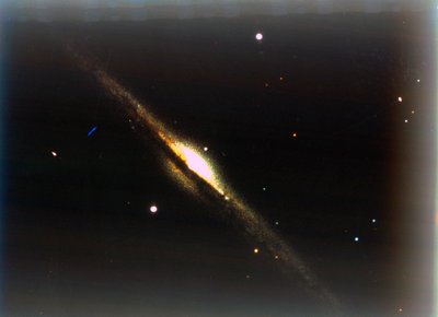 かみのけ座の針銀河。 作： NASA Images