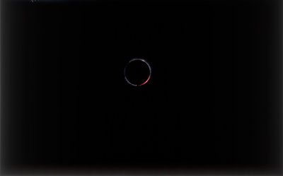 ケニアのツァボ国立公園から見た皆既日食。 作： NASA Images