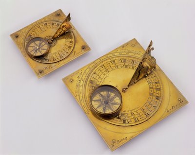 2つの可動水平日時計、パリ、c.1720（金真鍮） 作： N. Bion