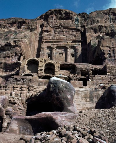 壷墓の眺め、紀元前6世紀 作： Nabatean Nabatean