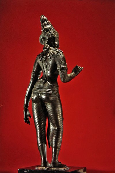 パールヴァティー立像 チョーラ時代（880-1279） 10世紀第1四半期 銅合金製 作： Nadu Tamil