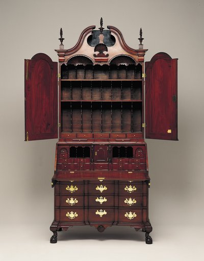 机と本棚、c.1770-76（マホガニー、ストローブマツ、ストローブマツ、イエローポプラ、真ちゅう） 作： Nathaniel Gould