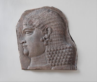 髭のない王室の係員の頭、おそらく宦官、紀元前721-05年頃（石膏アラバスター） 作： Neo Assyrian Neo Assyrian