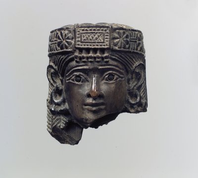 紀元前8世紀頃の女性像の頭（象牙） 作： Neo Assyrian