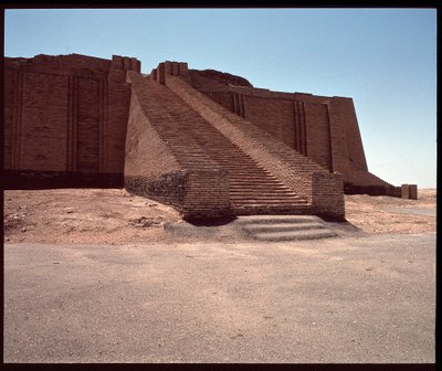復元されたジグラットの階段の様子（紀元前2050年 作： Neo Sumerian