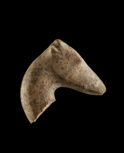 女性のペルシャガゼルの頭、紀元前6000年から5500年（花崗岩） 作： Neolithic