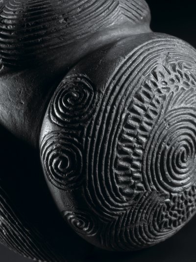 アバディーンシャー州トウイー、グラス・ヒルの彫刻されたボール（石） 新石器時代、紀元前3000年頃 作： Neolithic Neolithic