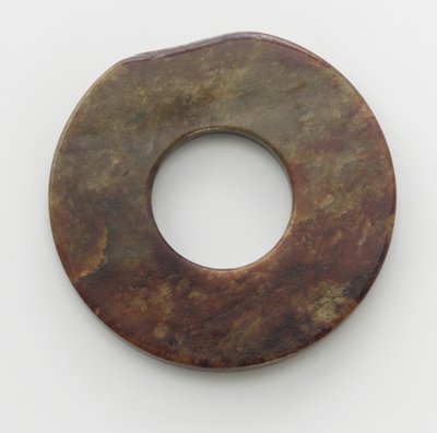 ディスク（bi）キジア文化、紀元前2500-2000年頃（ヒスイ） 作： Neolithic Period Chinese School