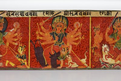 Devimahatmya原稿カバーの詳細（木材に不透明なトイレ） 作： Nepalese School
