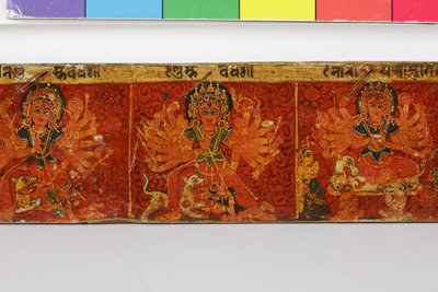 Devimahatmya原稿カバーの詳細（木材に不透明なトイレ） 作： Nepalese School