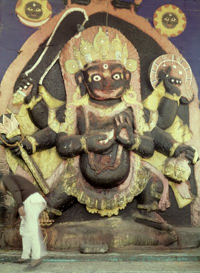 ダルバール広場のカーリーのレリーフ（多色石） 作： Nepalese School