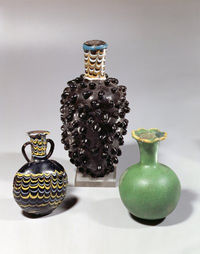 エジプトの花瓶：ブドウの房、ザクロ、波のモチーフ（ガラス 作： New Kingdom Egyptian
