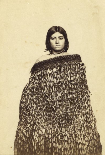 真方美奈、ハーフキャスト・マオリエ、1865年頃（アルバム印刷、WC） 作： New Zealander Photographer