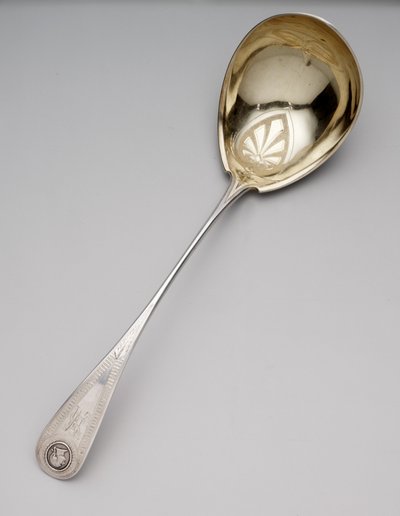 スープ鍋、1860年頃（コインシルバーと金箔） 作： Newell Harding and Co.