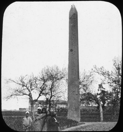 オベリスク、ヘリオポリス、エジプト、c1890 作： Newton and Co