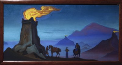 勝利の炎。 (夕方のヒマラヤ山脈のライダーのシルエット)。 ニコラス・レーリッヒ (1874-1947) の作品、キャンバスにテンペラ 作： Nicholas Roerich