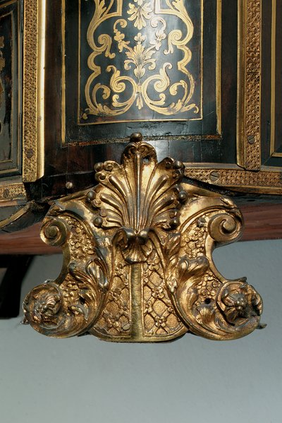 ルイ14世の便器の詳細（オルモル、真ちゅう、べっ甲、黒檀のブール）（486114-19も参照） 作： Nicholas Sageot