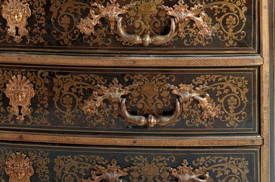 ルイ14世時代のコモード（オルモル、真鍮、べっ甲、黒檀のブール）の詳細（486114-19も参照 作： Nicholas Sageot