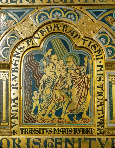 紅海を進むイスラエルの子供たちを導くモーゼ（シャンスレーヴ技法、金銅にエナメル彩） 作： Nicholas of Verdun