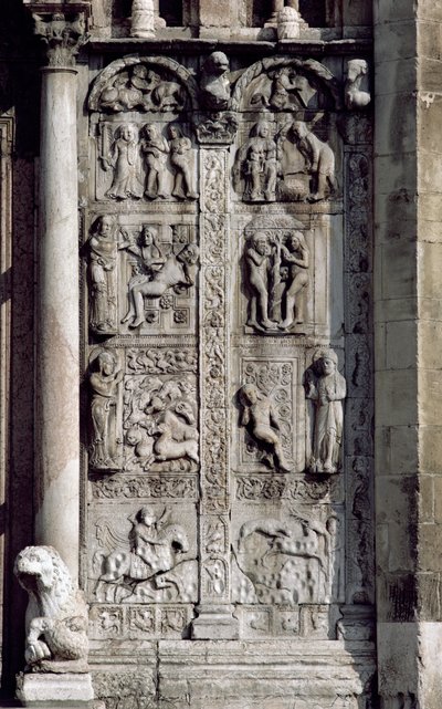 西ポーチの南側からの細部、c.1120-38石136520および136522を参照 作： Nicholaus