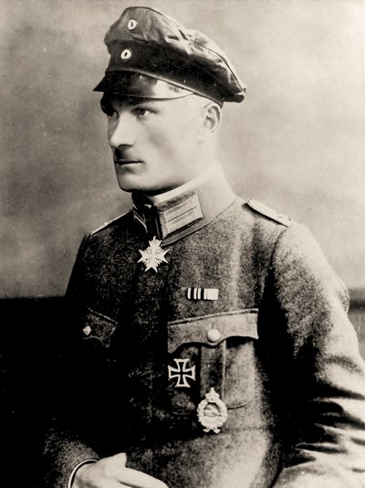 マンフレート・フォン・リヒトホーフェンの肖像、1915年頃（写真） 作： Nicola Perscheid
