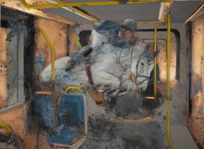 列車に飛び乗る白馬、2023年（銅に油彩） 作： Nicola Pucci