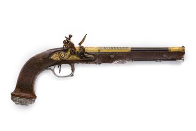 銀製のライフル銃のフリントロック式ピストルの1つ、ヴェルサイユ、1825年 作： Nicolas Noel Boutet