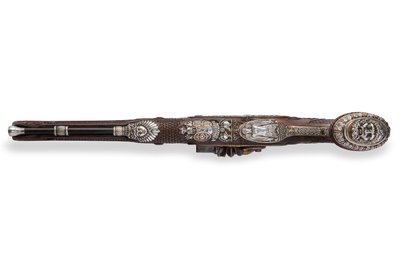 銀製のライフル銃のフリントロック式ピストルの1つ、ヴェルサイユ、1825年 作： Nicolas Noel Boutet