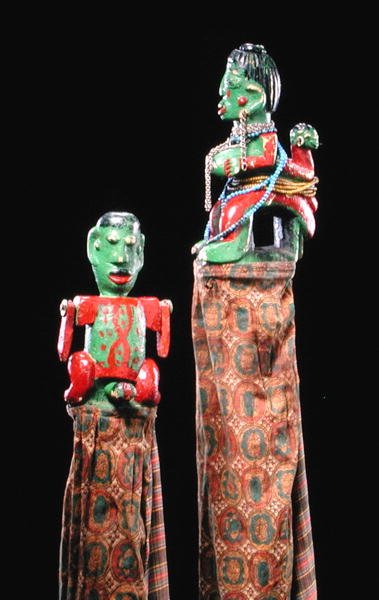 ヨルバ族の人形 作： Nigerian Nigerian