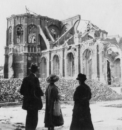 ノートルダム教会、フランス、アルマンティエール、第一次世界大戦の損傷、c1914-c1918 作： Nightingale and Co