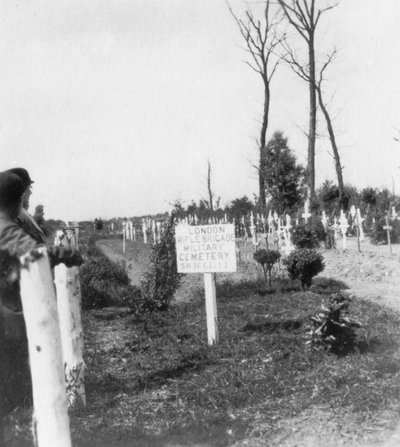 ロンドンライフル旅団墓地、プロークシュテアート、ベルギー、第一次世界大戦、c1918 作： Nightingale and Co