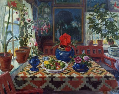大きな青いポットのあるインテリア 作： Nikolai Astrup