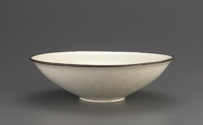 蓮華の装飾が施された食器、河北省、11〜12世紀初頭（セラミック） 作： Northern Song Dynasty Chinese School