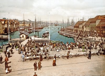 Fisketorget、ベルゲン、パブ。 c.1900 作： Norwegian Photographer