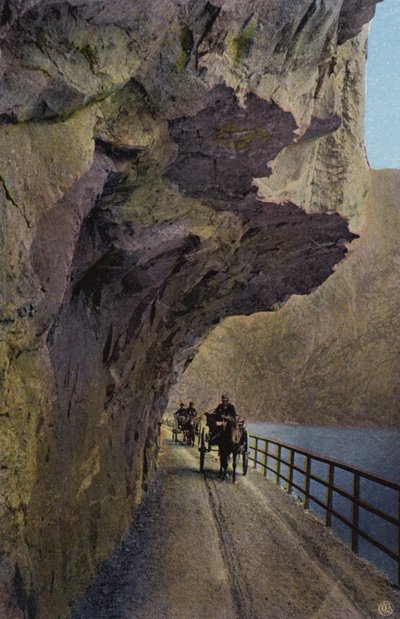 ノルウェーハルダンゲル州エイドフィヨルドへの道（カラー写真） 作： Norwegian Photographer