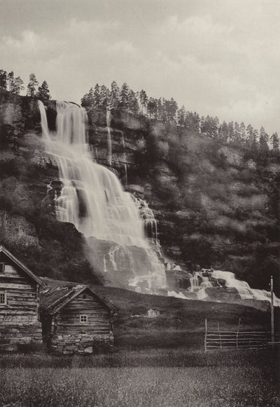 Tvindefos (白黒写真) 作： Norwegian Photographer