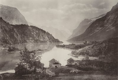 ローエン湖、ノールフィヨルドの眺め (b/w 写真) 作： Norwegian Photographer