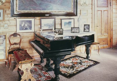 エドヴァルドグリーグ（1843-1907）の家のリビングルームのインテリア 作： Norwegian School