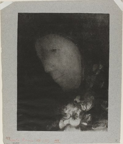 花のコサージュを持つ女性の頭 作： Odilon Redon