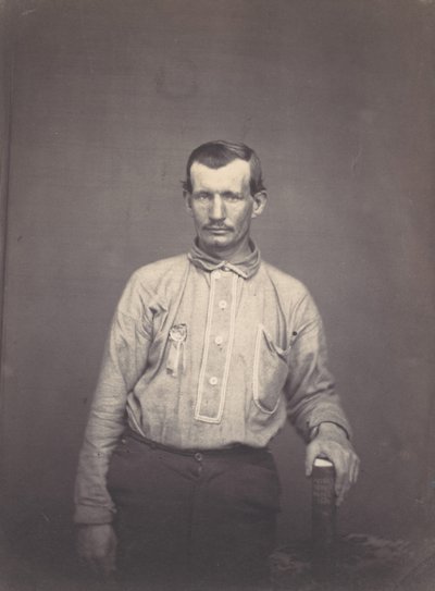 Man Holding Patent Office Book、カリフォルニア州。 1857年。 作： Oliver H. Willard.