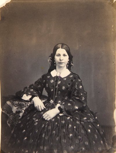 座る若い女性 作： Oliver H. Willard