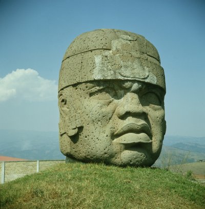 メキシコ、ベラクルス、サンロレンツォの巨像1、前古典的（玄武岩） 作： Olmec