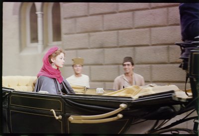 タラス・ブルバ」を撮影するクリスティーン・カウファマン（1962年）（写真 作： オーランド・スエロ