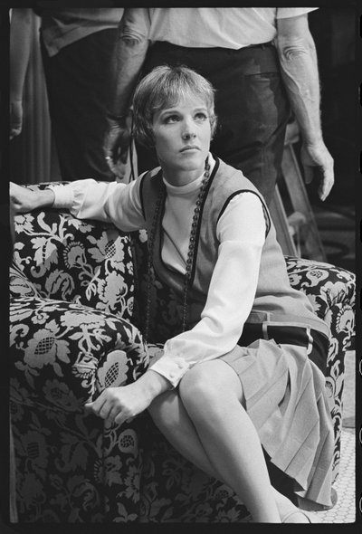 ジュリー・アンドリュース、「Thoroughly Modern Millie」の撮影現場にて 作： オーランド・スエロ