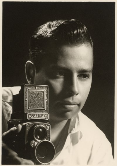 Rolleiflexカメラで撮影されたOrlando Sueroのポートレート（1954年頃）（モノクロ写真 作： オーランド・スエロ