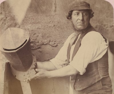 [ヘルメットをかぶった男]、1858年。 作： Oscar Gustav Rejlander