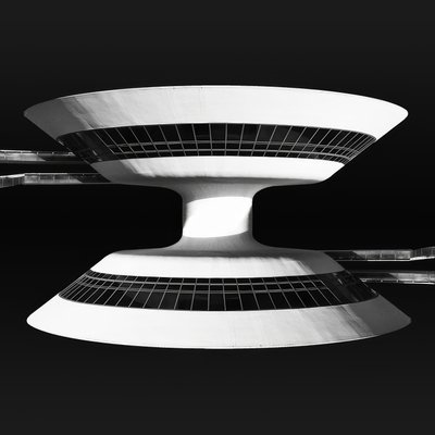 ニテロイ市現代美術館 作： Oscar Niemeyer