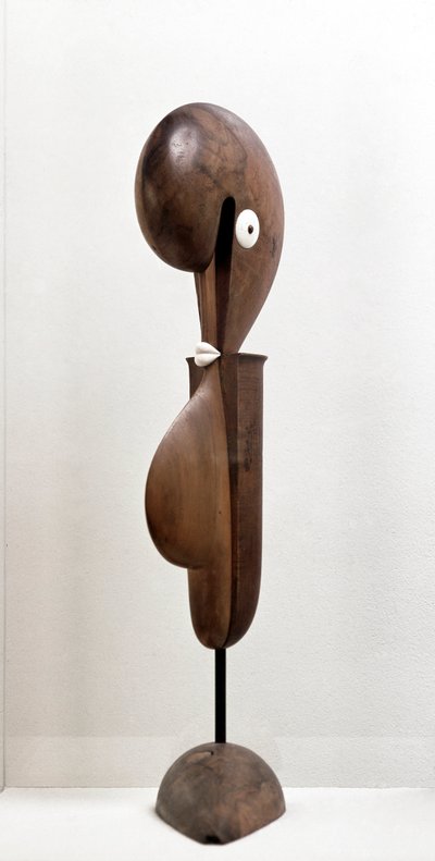 グロテスク（木彫作品 作： Oskar Schlemmer
